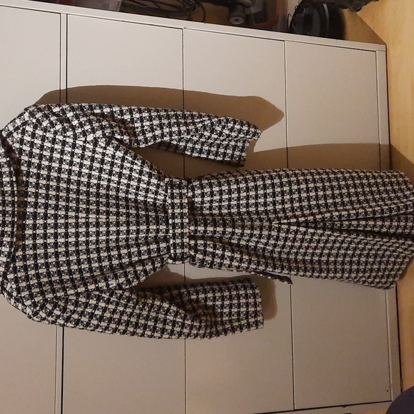 Beautiful Ladies Wool Winter Coat - Picture 5 of 7